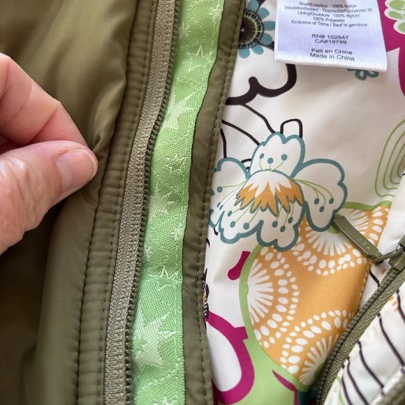 ISIS Wasabi Vest in Olive Green. Thermolite. pockets. Floral inside. Like new 12 - Picture 12 of 16
